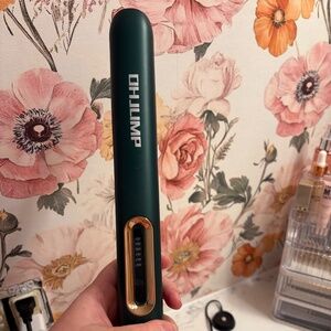 Green straightener ! Used once . Brand new condition .